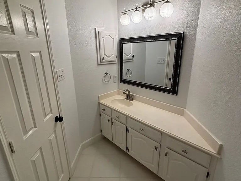 2316 London Dr — Photo 17