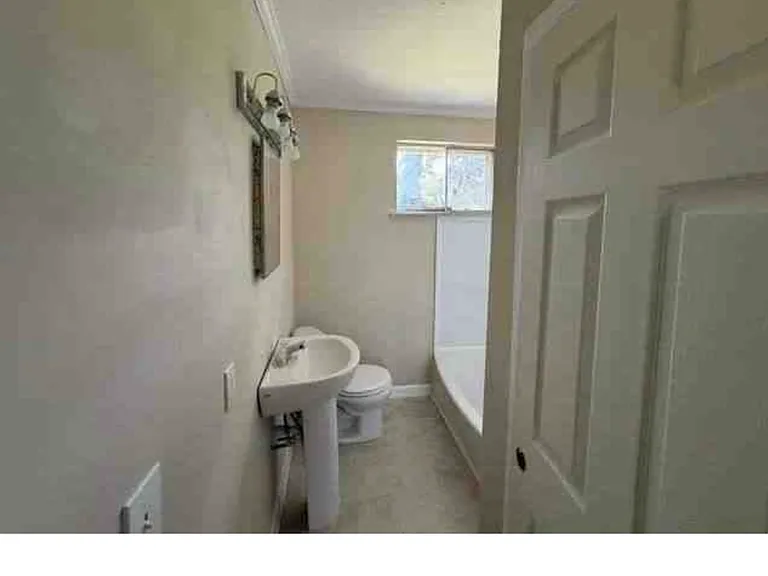 615 Clinton St — Photo 7