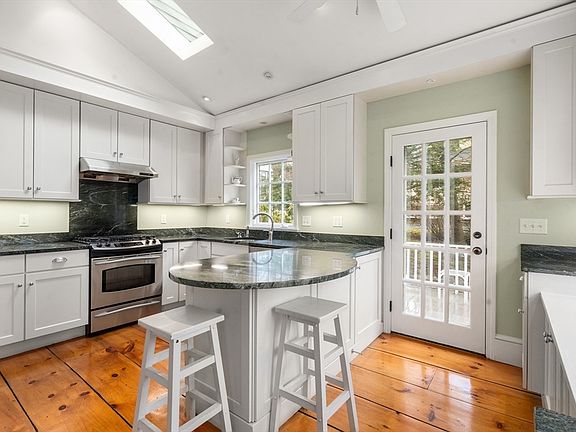 3rd image of 7 Russell St