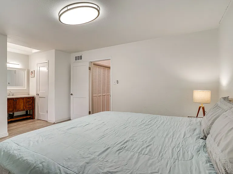6646 E Lovers Ln — Photo 28
