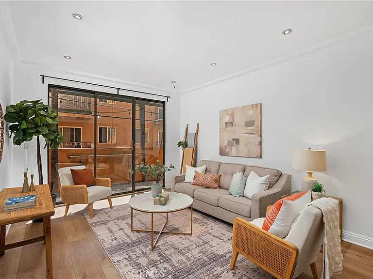 828 N Hudson Ave #106 — Photo 4