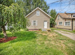 2418 Pine Lake Ave, Keego Harbor, MI 48320