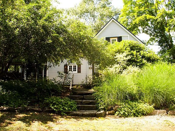 2nd image of 29 Hamms Hill Rd