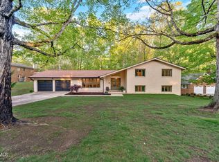 2413 Essex Dr, Kingsport, TN 37660