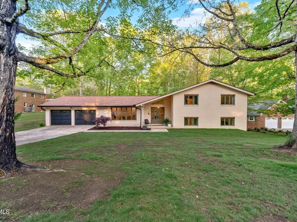 2413 Essex Dr, Kingsport, TN 37660