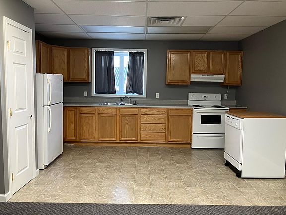 Large Kitchen area with pantry