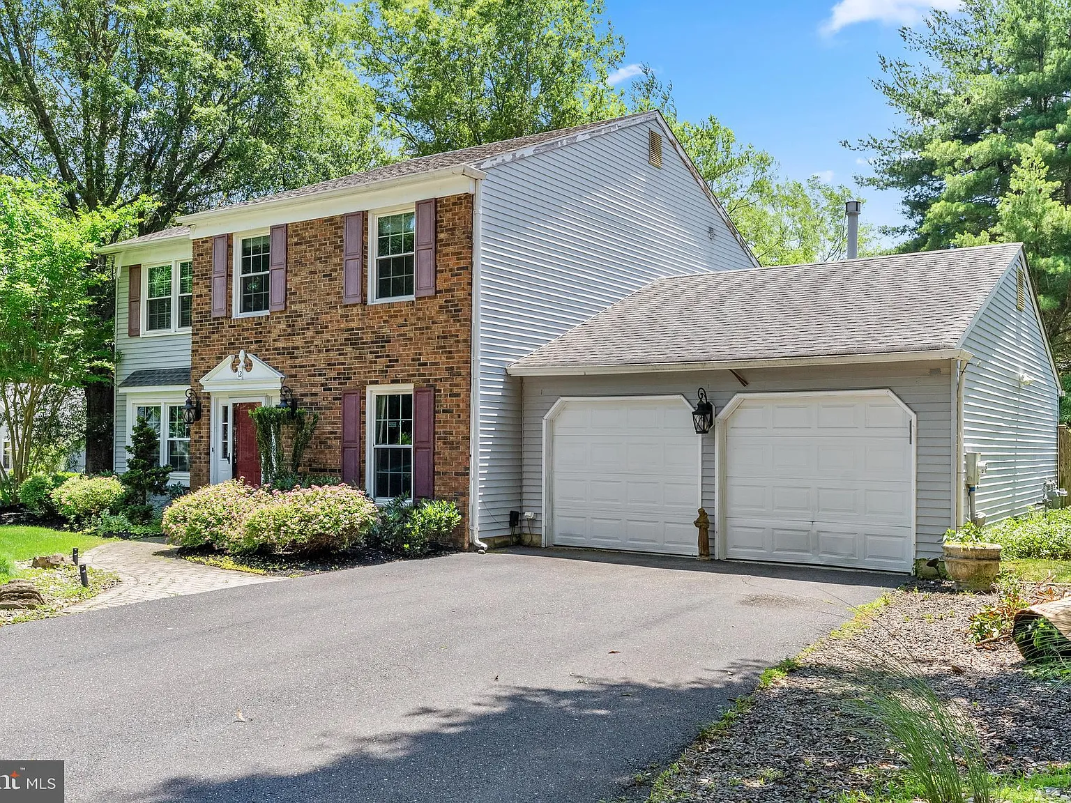 4 bed, 2.5 bath, 2264 sqft, $4,400 — Photo 2