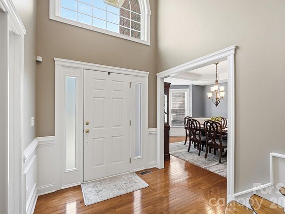 5th image of 2802 Waterman Ct
