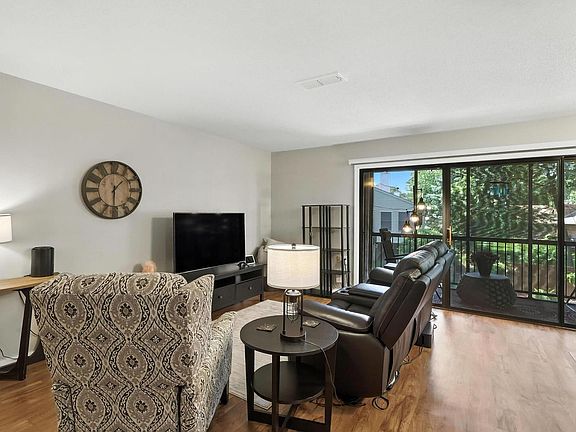 3rd image of 4150 E 60th St APT 1004