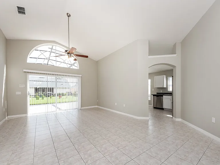 4616 Falcon Ave — Photo 6