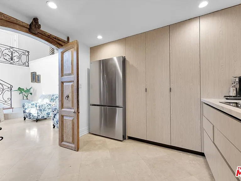 1300 Summitridge Dr — Photo 32