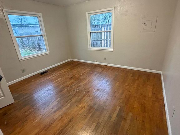 5th image of 1107 Ash St
