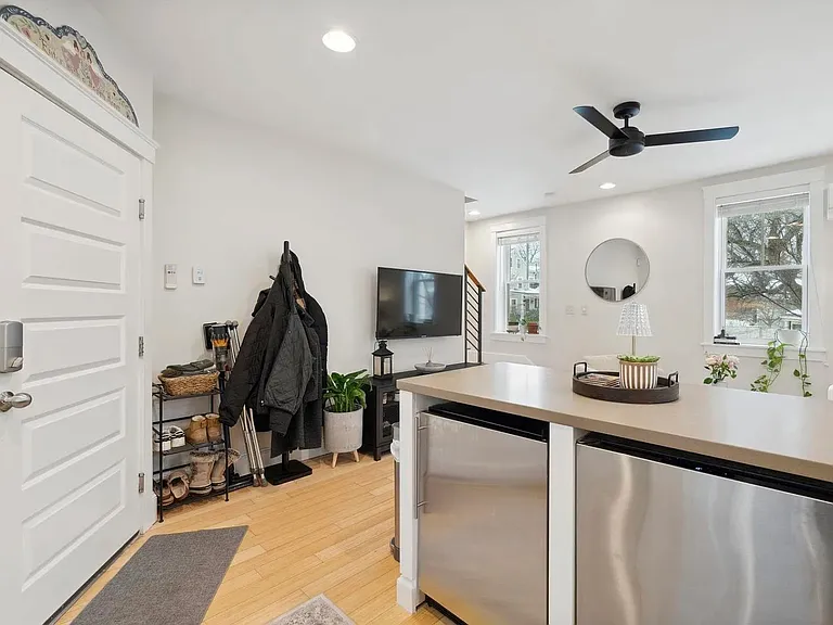 534 State St #B — Photo 3