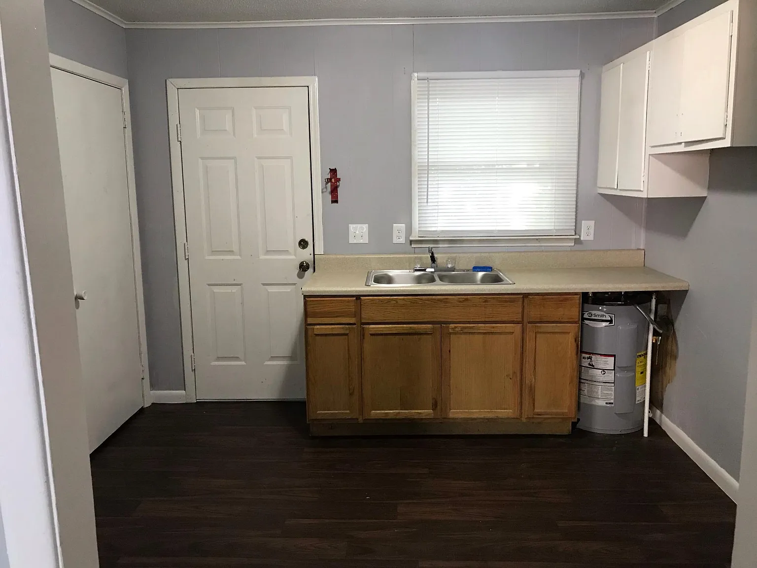 1405 E Commerce Ave — Photo 2