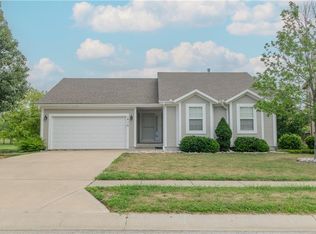 1419 Starbrooke Dr, Louisburg, KS 66053