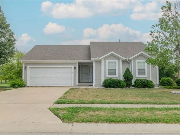 1419 Starbrooke Dr, Louisburg, KS 66053