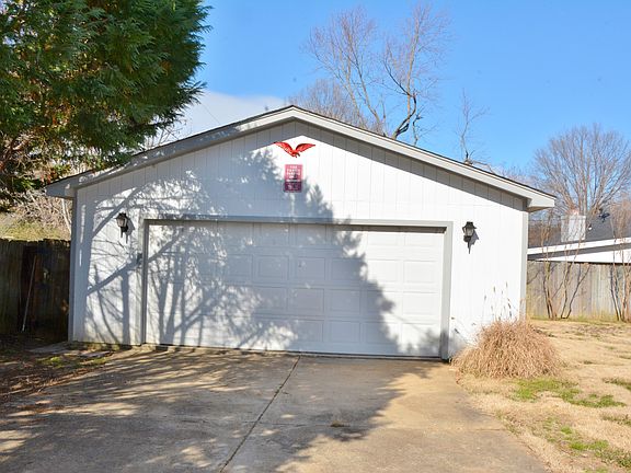 Detached garage holds 2 cars