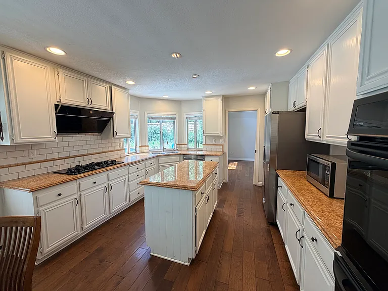 5525 Green Hollow Ln — Photo 9