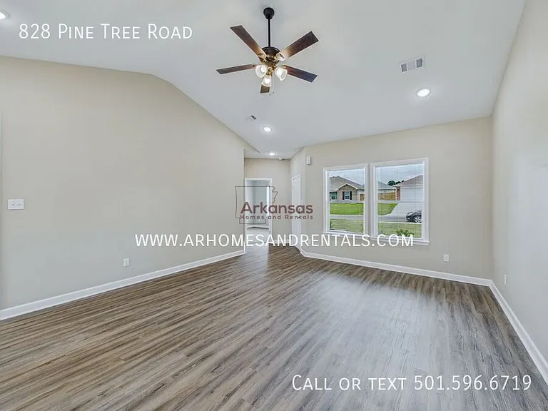 828 Pine Tree Rd — Photo 2