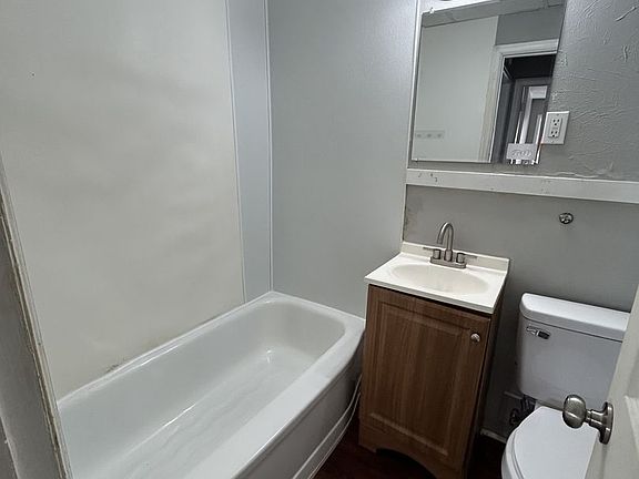 5th image of 126 E 13th St APT 4