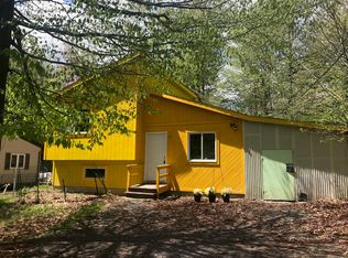 7529 Crestview Dr, Tobyhanna, PA 18466