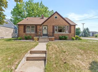 3823 Custer St, Manitowoc, WI 54220