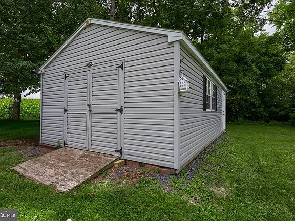 5th image of 204 Amber Cir