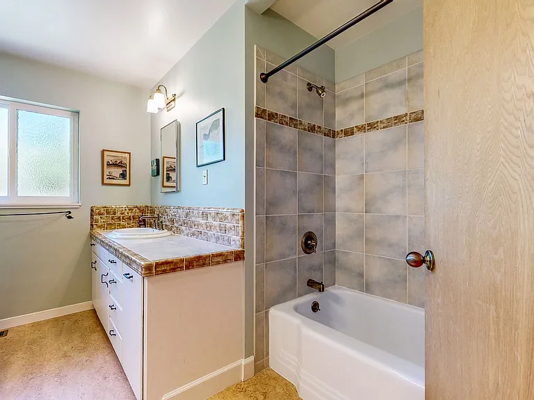 4560 Sullivan Ct — Photo 40