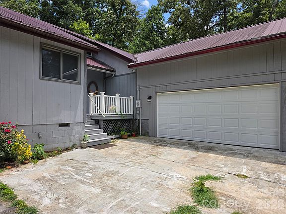 4th image of 214 Big Bear Blvd