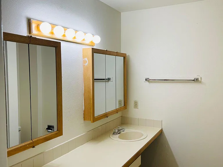 Varsity Townhouses - Student Housing — Photo 29