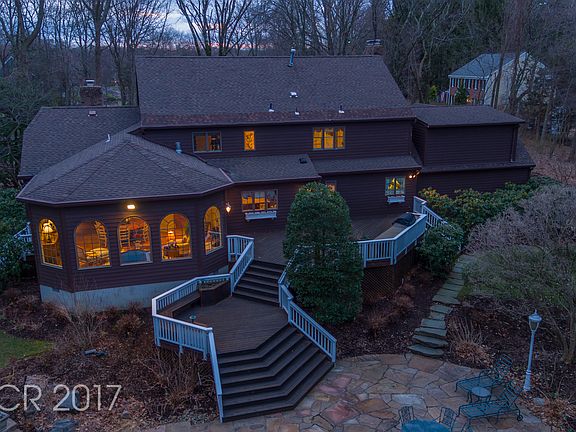 3rd image of 821 Stonewall Ct