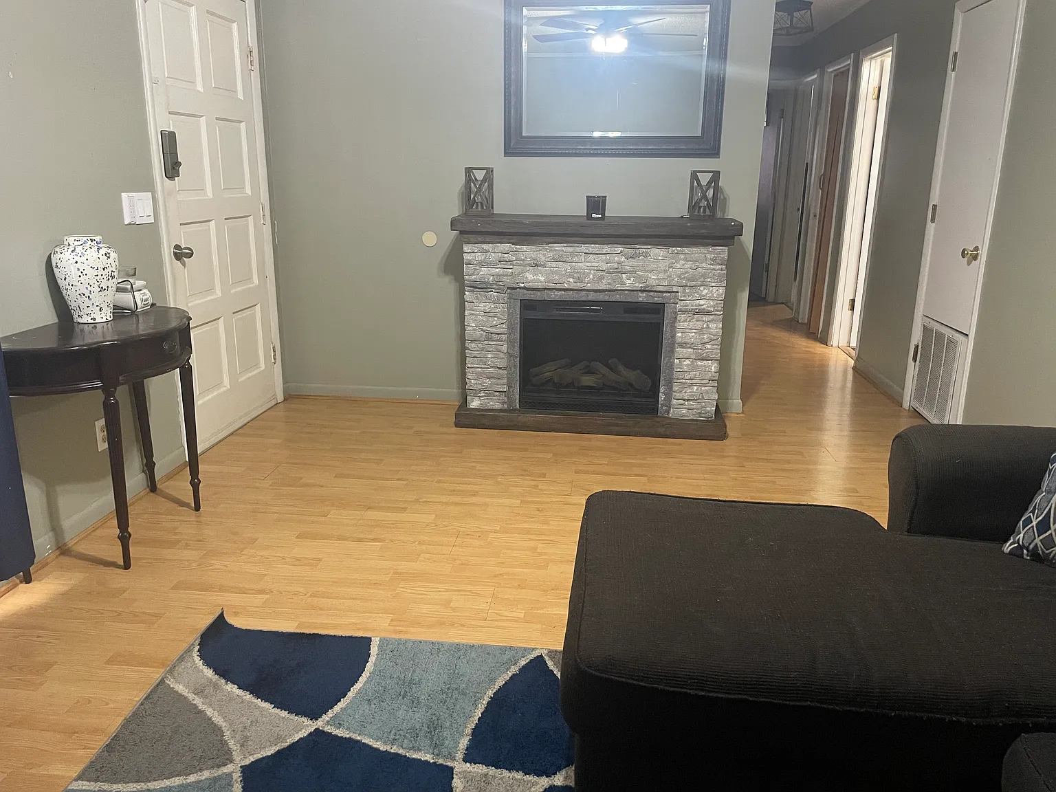 3 bed, 982 sqft, $1,100 — Photo 3