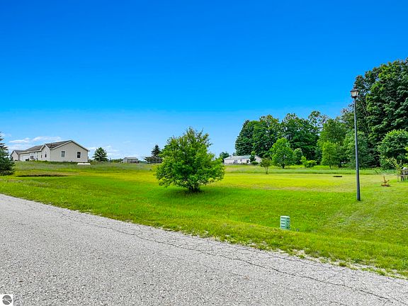 5th image of N Wood Meadows Dr