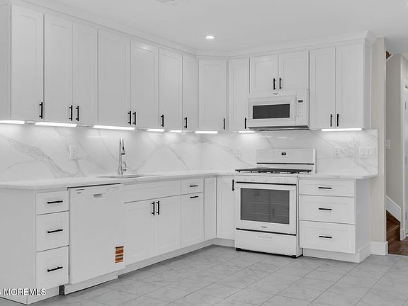 4th image of 2334 Adams Ave