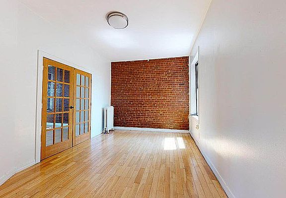 2nd image of 552 W 184th St #5B