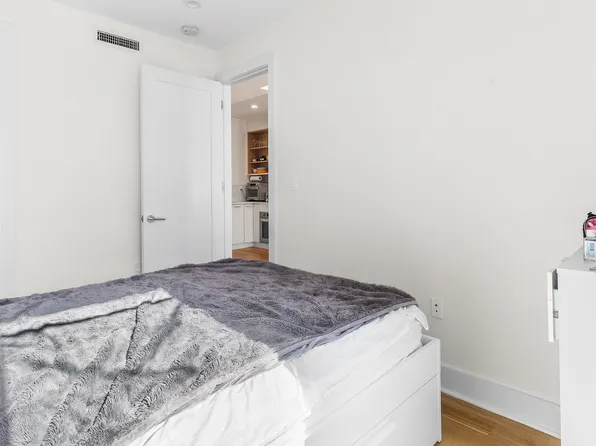 473 Bainbridge Street image 11 of 16