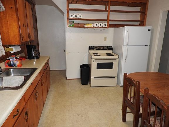 3rd image of 104 Waugh Dr