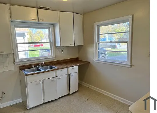 2204 N Kitley Ave — Photo 3