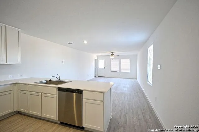 206 Charles Way — Photo 14