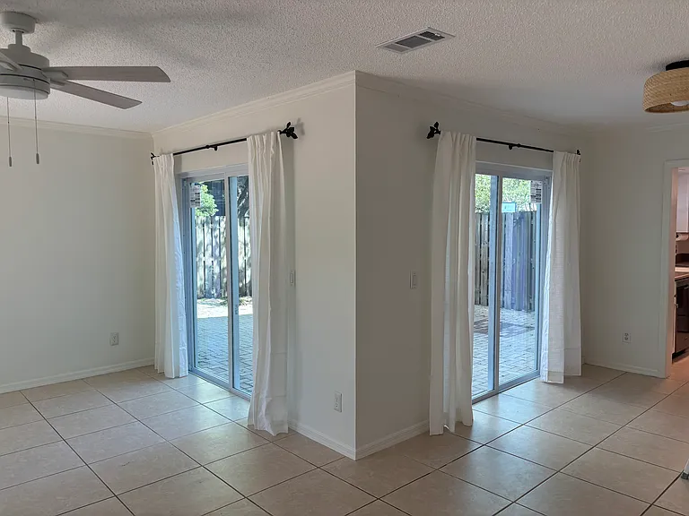 2933 W Santiago St — Photo 2