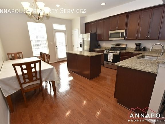 2nd image of 619 Ravenwood Dr