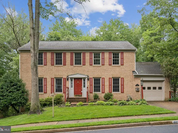 4411 Boxwood Dr, Dumfries, VA 22025
