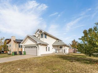 3003 36th St NW, Edmonton, AB T6L4N5