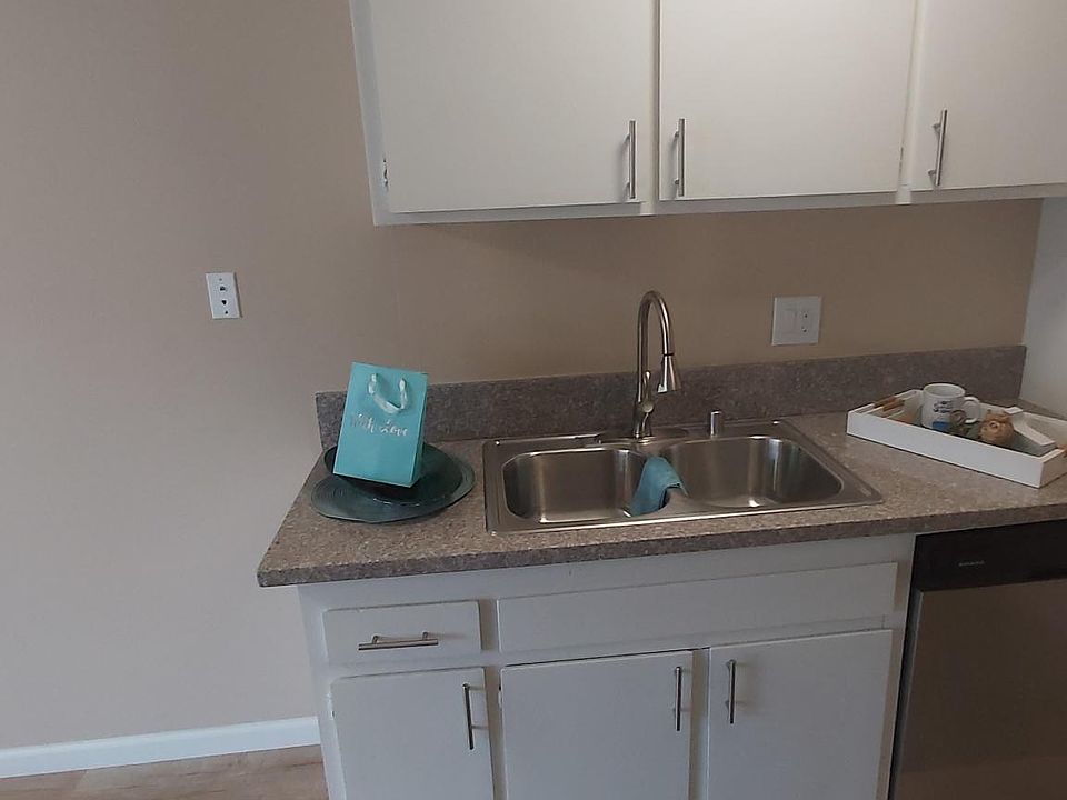 2nd image of 9146 Somerset Blvd Unit 6