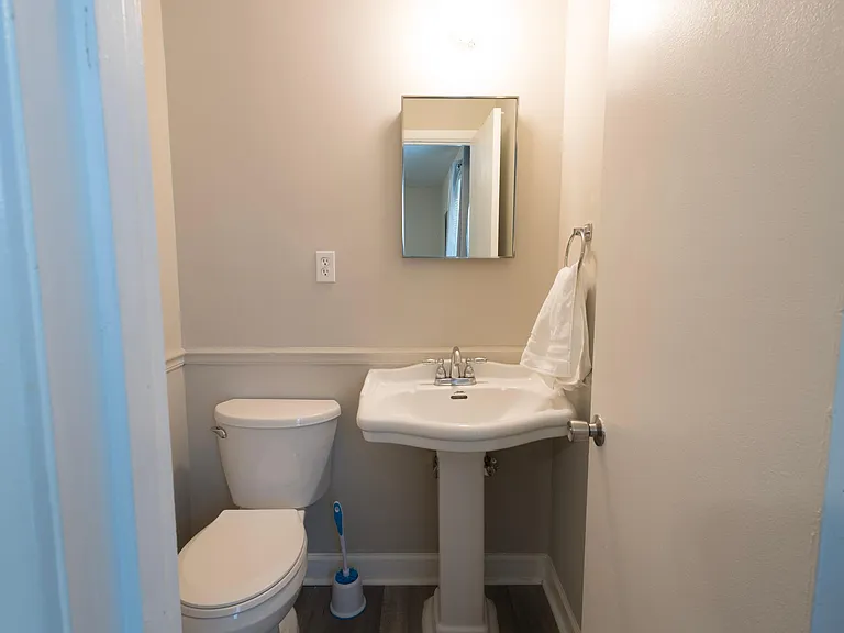 Viewmont Dr — Photo 10