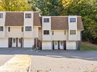 97 Chestnut St APT E, Bethel, CT 06801