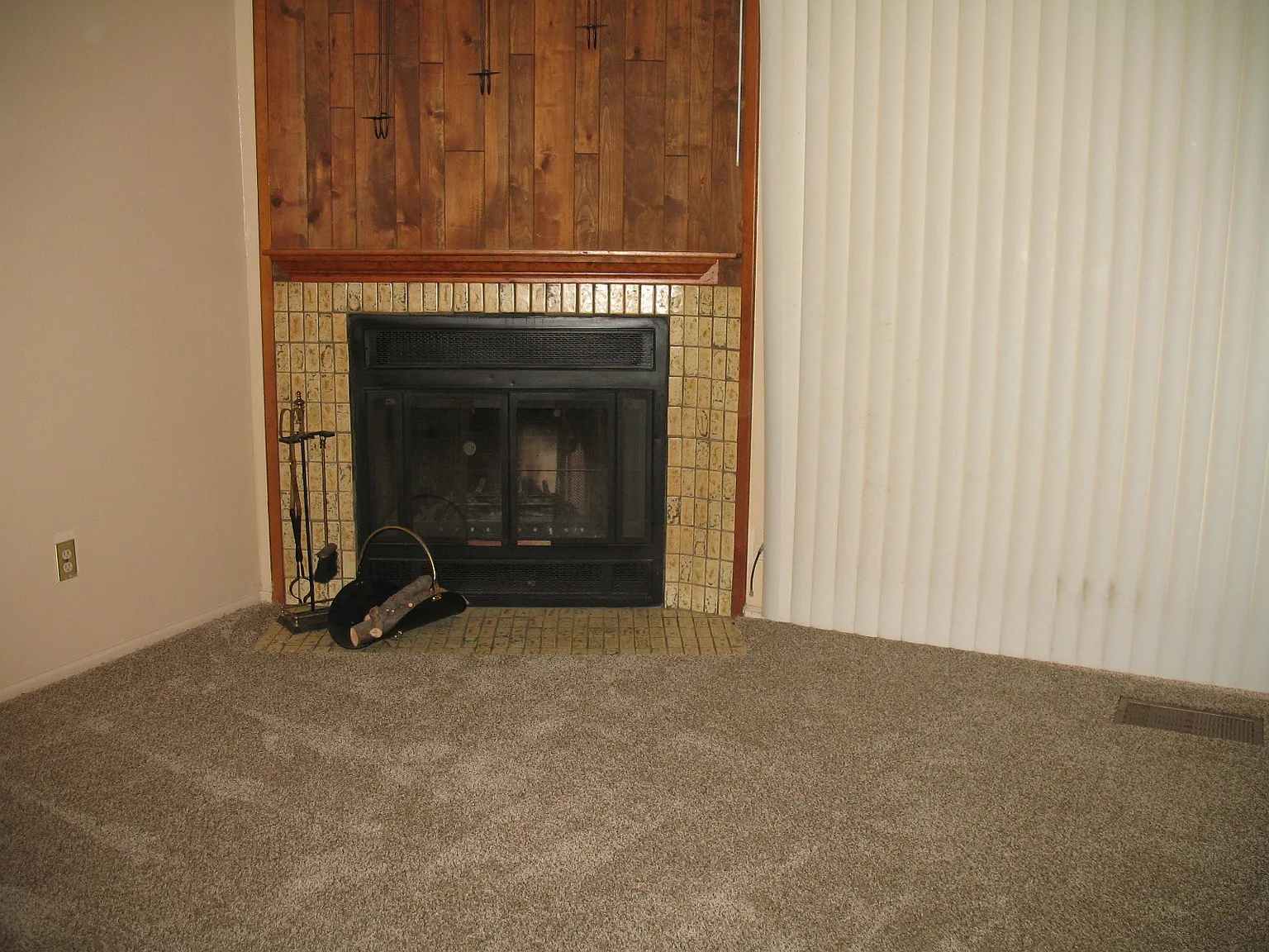 2 bed, 894 sqft, $1,600 — Photo 2