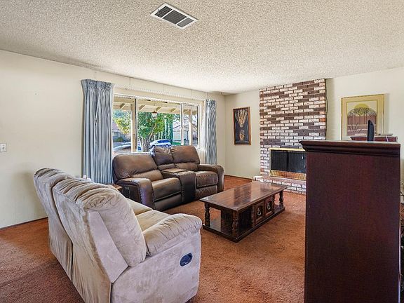 3rd image of 186 Kearney Way