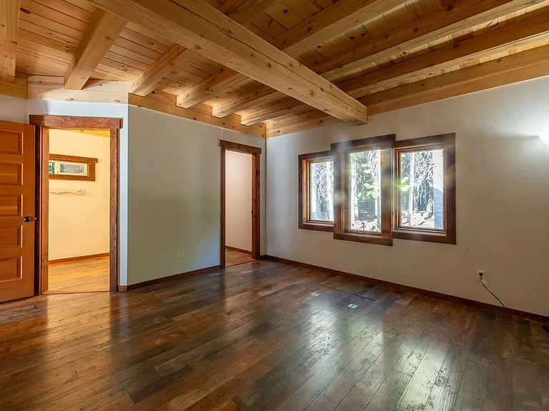 54 Shadow Valley Ln — Photo 3