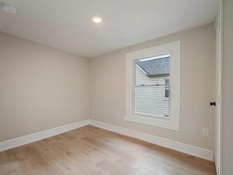 553 Highland Ave — Photo 13